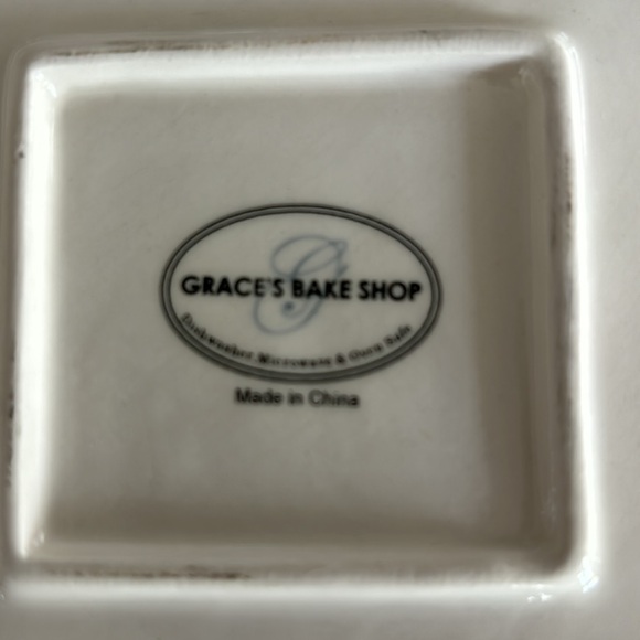 GRACES BAKE SHOP 8X8 GINGERBREAD AND CANDY CANE CASSEROLE BAKING DISH - Picture 5 of 6